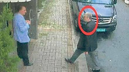 Jamal Khashoggi vor dem Betreten des saudischen Konsulats in Istanbul.