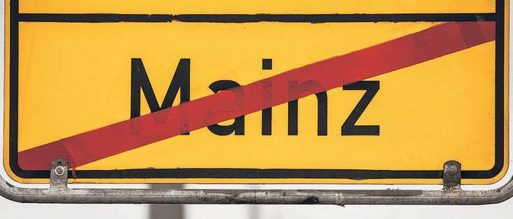 Spätestens ab September 2019 muss Mainz Fahrverbote für ältere Diesel verhängen, wenn der Grenzwert für Stickstoffdioxid von 40 Mikrogramm pro Kubikmeter Luft im ersten Halbjahr nicht mit anderen Maßnahmen eingehalten werden kann.