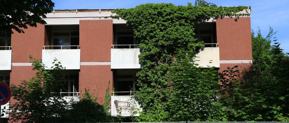Strassenansicht vom leerstehenden Altenheim am Ostpreußendamm 31 in Berlin-Steglitz.