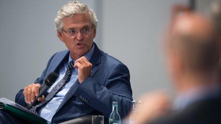 Peter Frey, ZDF-Chefredakteur, spricht anlässlich der AfD-Podiumsdiskussion zum Thema "Medien und Meinung" in der Messe Dresden.