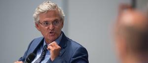 Peter Frey, ZDF-Chefredakteur, spricht anlässlich der AfD-Podiumsdiskussion zum Thema "Medien und Meinung" in der Messe Dresden.