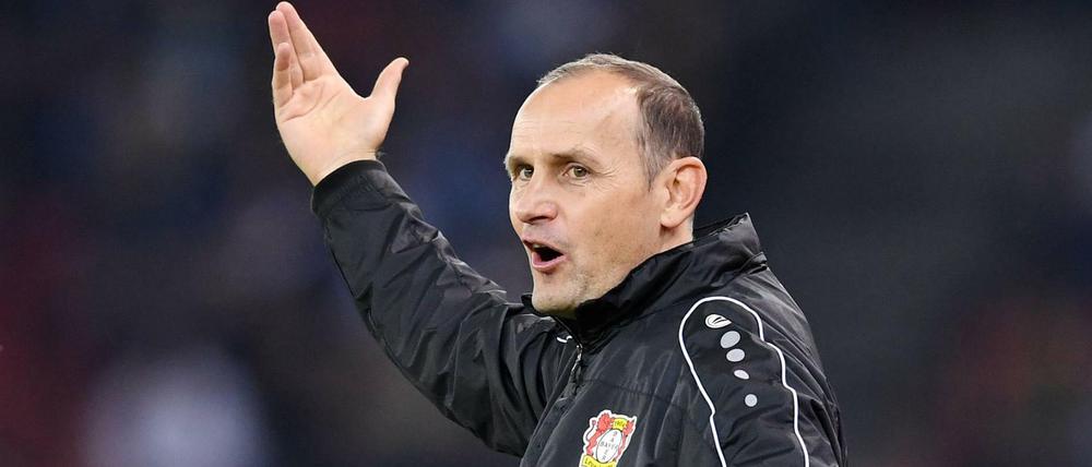 Ratlos. Heiko Herrlich steht bei Bayer Leverkusen vor dem Aus.
