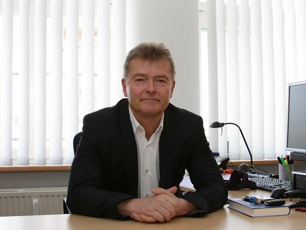 Ingo Fietze leitet das Interdisziplinäre Schlafmedizinische Zentrum der Berliner Klinik Charité. Der Wissenschaftler erklärt, wo die Untergrenze für gesunden Schlaf liegt.