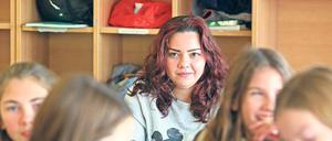 Neue Lehrerin. Die älteren Kinder fragen Alaa Kassab auch mal nach ihrer syrischen Heimat und ihrer Flucht.