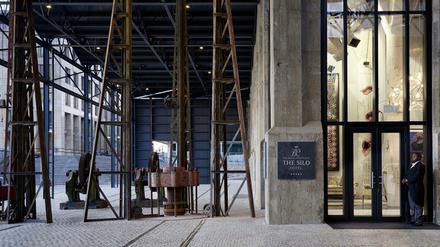 Zeitz Mocaa und Silo Hotel teilen sich einen Empfangsbereich.