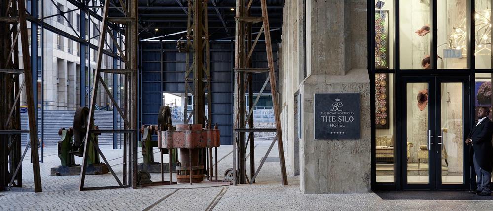 Zeitz Mocaa und Silo Hotel teilen sich einen Empfangsbereich.