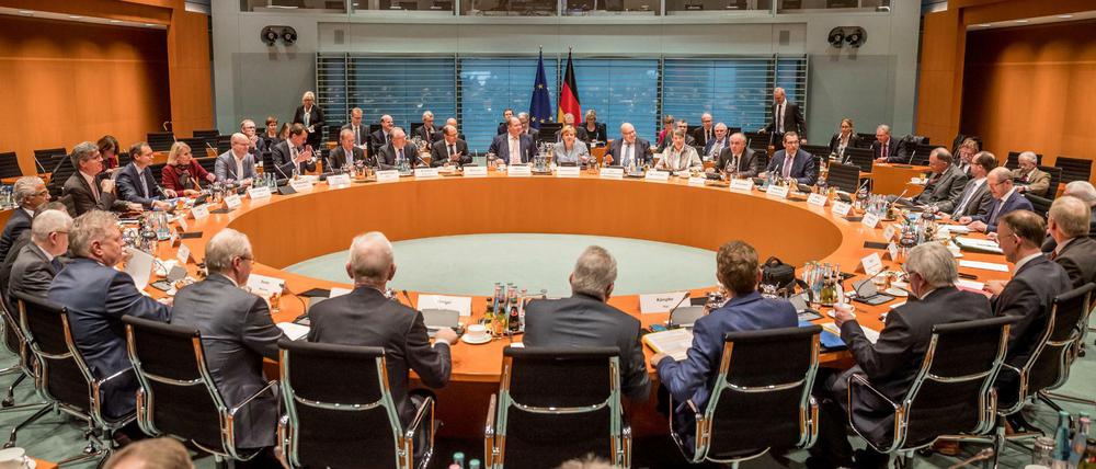 Gipfelkonferenz: Bund, Länder und Kommunen bei der Kanzlerin.