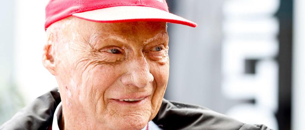 Er wird wieder genesen: Niki Lauda, Mercedes-Teamaufsichtsrat und ehemaliger Formel-1-Fahrer, hier im Fahrerlager auf dem Albert Park Circuit.