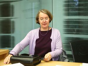 Die Klägerin Vera Egenberger im Verhandlungssaal des Bundesarbeitsgerichts.