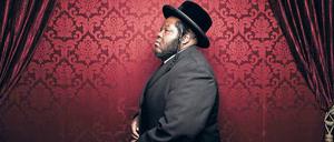 Der Musiker Nissim Black hat eine besonders strenge Form des Judentums gewählt.