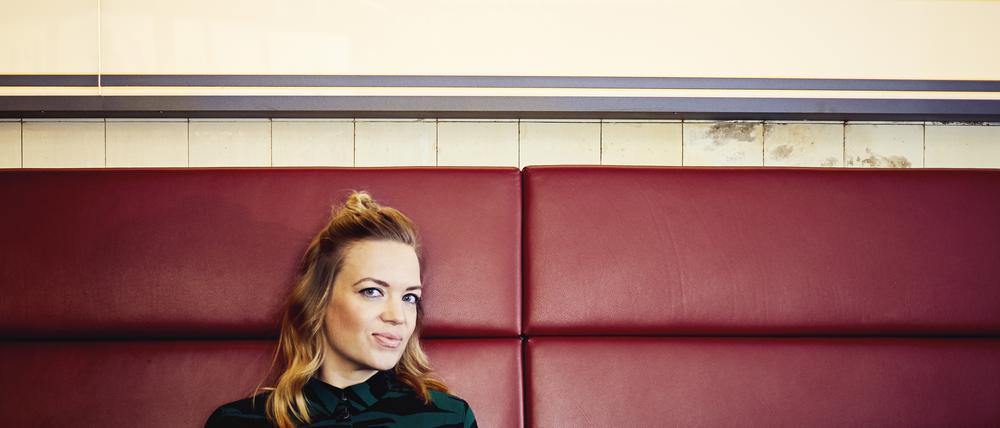 Die Geschichte des Vaters bis in die Buchläden getragen: Die Schriftstellerin und „Stern“-Journalistin Nora Gantenbrink, die wie ihre Kolleginnen Ilona Hartmann und Janna Steenfatt ihre Vatersuche literarisiert hat. Foto: Susanne Baumann