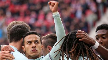 Thiago oder nix. Bayerns Torschütze blickt entschlossen, sein Klub ist wieder auf Kurs.