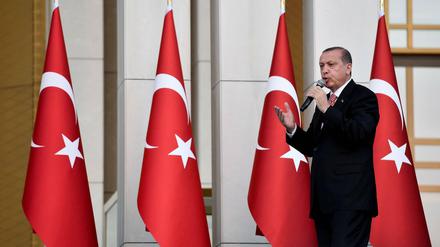 Der türkische Präsident Recep Tayyip Erdogan hält eine Ansprache.
