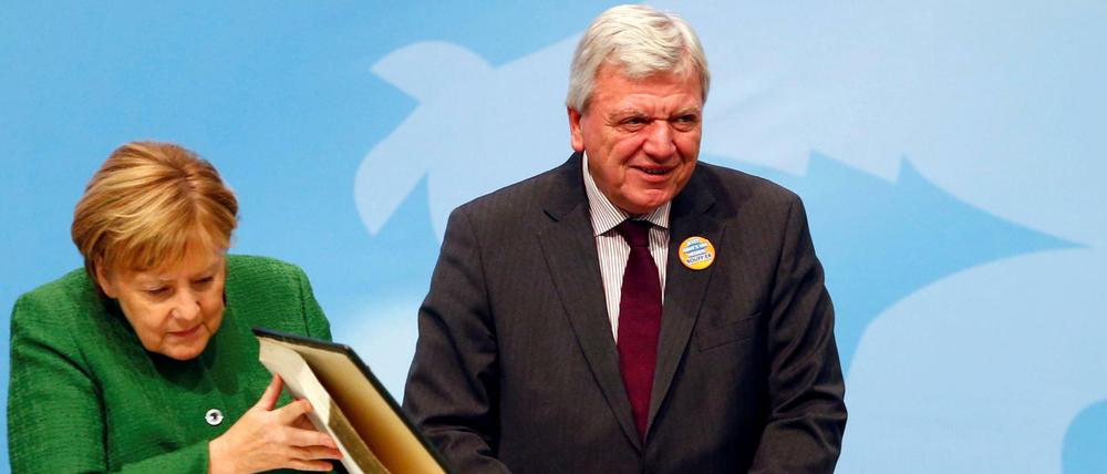 Wie geht's weiter in Hessen und Berlin? Ab Sonntagabend erhalten Bundeskanzlerin Angela Merkel (CDU) und Ministerpräsident Volker Bouffier (CDU) eine Antwort. 