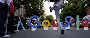 „Kick Google aus dem Kiez“ lautete das Motto einer Protestaktion, die im Juni in Kreuzberg mit Fußball-Zielschießen begleitet wurde.