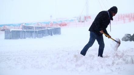 Let it snow. Es kann beim Ski Alpin auch zu viel Schnee geben - wie hier in Sölden.