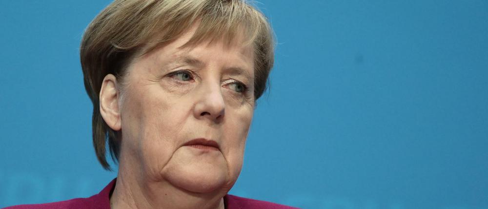 Angela Merkel, Bundeskanzlerin und CDU-Vorsitzende, äußert sich bei einer Pressekonferenz nach den Gremiensitzungen der Partei zum Ausgang der Landtagswahl in Hessen.