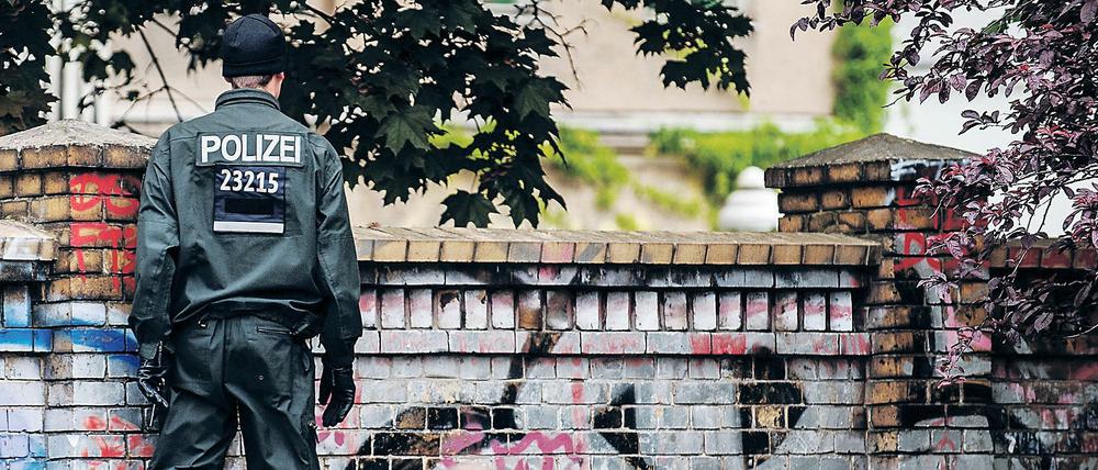 Polizeibeamte im Görlitzer Park in Friedrichshain-Kreuzberg.