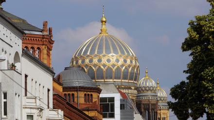 Im Centrum Judaicum in der Neuen Synagoge veranstaltet eine Gedenkfeier. 