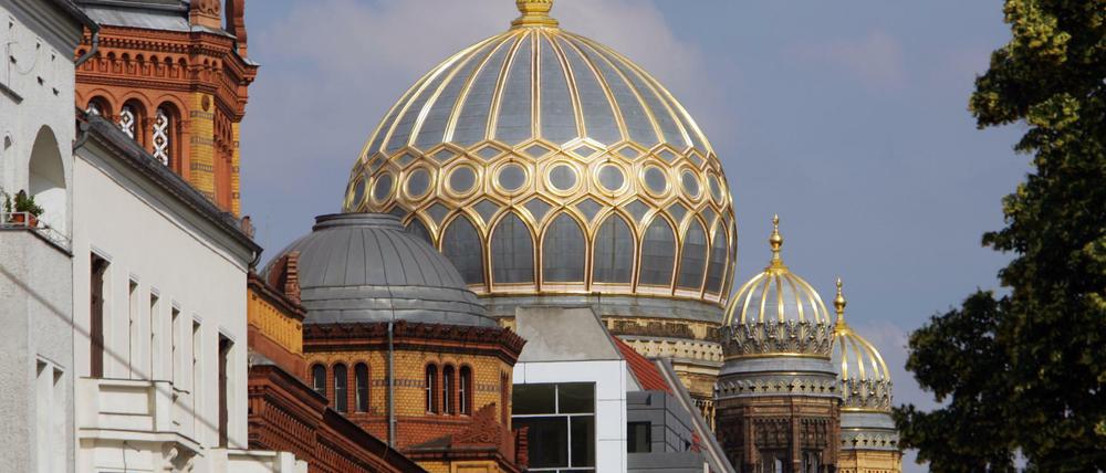 Im Centrum Judaicum in der Neuen Synagoge veranstaltet eine Gedenkfeier. 
