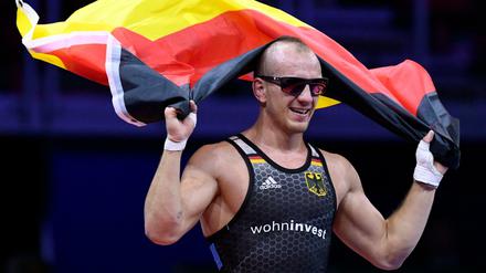 Gold für Deutschland. Frank Stäbler sichert sich seinen dritten WM-Sieg.