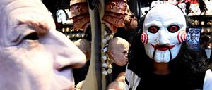 Auf drei Etagen kann jeder seine passende Maske in der Maskworld finden. 