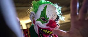 Fürchten Sie sich vor diesem Clown? Heute sind sorgen Horror-Clowns wieder für Angst, Schrecken und Belustigung. 