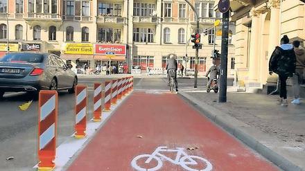 Warnstelle. Die „Leit-Boys“ sollen Radler künftig besser schützen. 