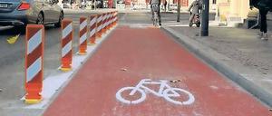 Warnstelle. Die „Leit-Boys“ sollen Radler künftig besser schützen. 