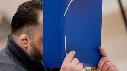 Niels H. sitzt bereits wegen sechsfachem Mord im Gefängnis. Nun werden ihm mehr als 100 weitere vorgeworfen.