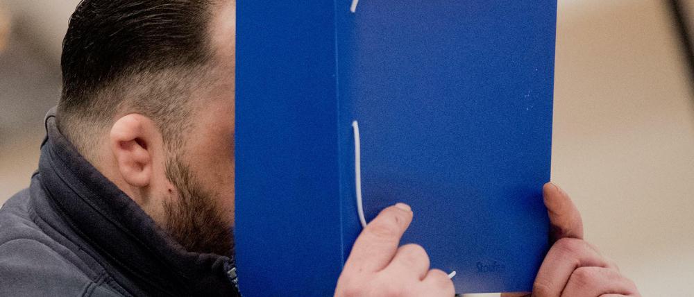 Niels H. sitzt bereits wegen sechsfachem Mord im Gefängnis. Nun werden ihm mehr als 100 weitere vorgeworfen.