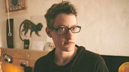 Der Autor: Linus Giese ist Buchhändler in Berlin und bloggt auf buzzaldrins.de.