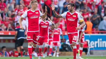 Check. Kapitän Christopher Trimmel (r.) und Felix Kroos sind dem BVB 2016 schon mal mit Union begegnet.