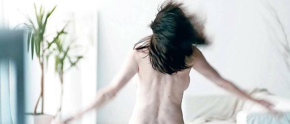 Sexualität als Spiel. Laura (Laura Benson) hat sich ihrem Körper entfremdet und sucht Menschen auf, mit denen sie Grenzüberschreitungen testen kann.