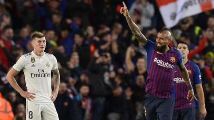 Arturo Vidal feiert, Toni Kroos (links) bekommt wohl einen neuen Trainer.