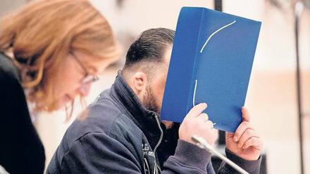 Niels H. sitzt bereits wegen Mordes in Haft. Er soll sich Mithäftlingen gegenüber gerühmt haben, „der größte Serienmörder“ der Geschichte zu sein.