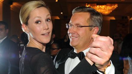 Der damalige Bundespräsident Wulff und seine Frau Bettina tanzten im November 2011 auf dem Bundespresseball in Berlin.