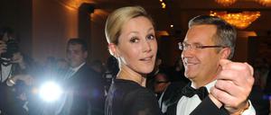 Der damalige Bundespräsident Wulff und seine Frau Bettina tanzten im November 2011 auf dem Bundespresseball in Berlin.