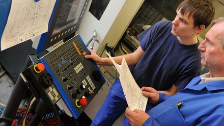 Auch in der Metalltechnik sind die Lehrkräfte knapp (Archivbild).