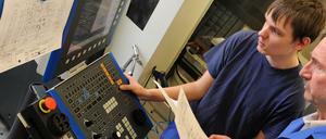 Auch in der Metalltechnik sind die Lehrkräfte knapp (Archivbild).