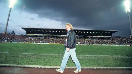 Eine Erinnerung: KSC-Trainer Winfried Schäfer im Wildparkstadion. 