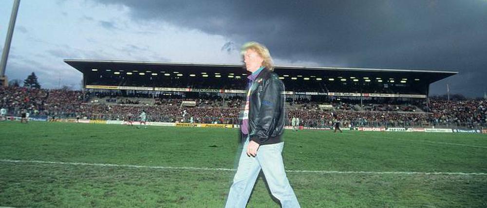 Eine Erinnerung: KSC-Trainer Winfried Schäfer im Wildparkstadion. 