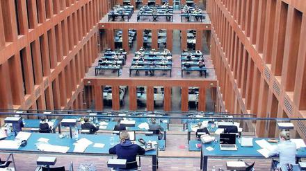 Umstritten. Kritisiert wird auch die neue Schließzeit im Grimm-Zentrum der HU. 