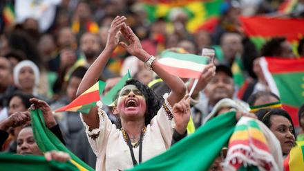 Glücklich: Fans des äthiopischen Premierministers Abiy Ahmed in Frankfurt. Foto: epd 