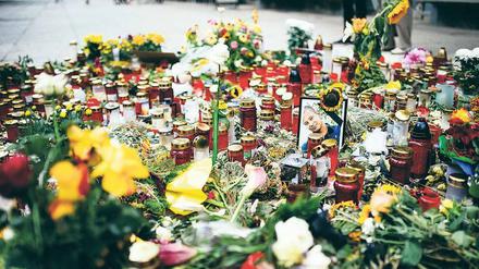 Blumenmeer am Tatort.