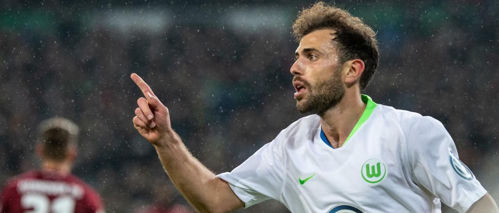 Wolfsburgs Admir Mehmedi jubelt nach seinem Treffer zum 1:0.