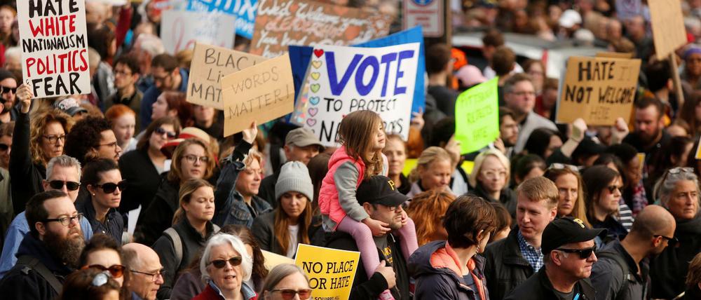Für die Erinnerung, gegen die Rhetorik von Donald Trump: Demonstration in Pittsburgh
