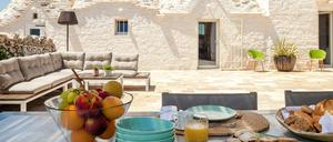 Frühstück ist serviert. Villa Fichimori in Marina di Marittima (Puglia, Italien).