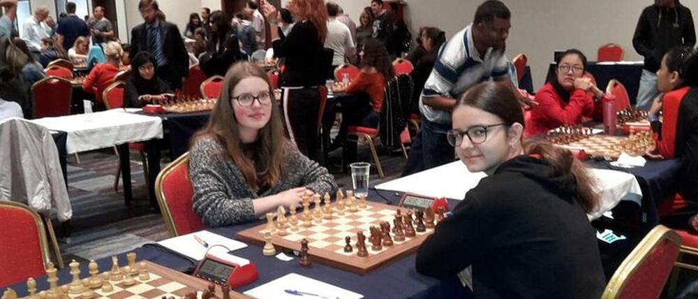 Annmarie Mütsch (mit den weißen Steinen) an Brett 1 vor der 11. Runde