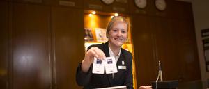 Herzlich willkommen. Wer mit einer Ausbildung zur Hotelfachfrau liebäugelt, muss nicht aufs Studium verzichten.